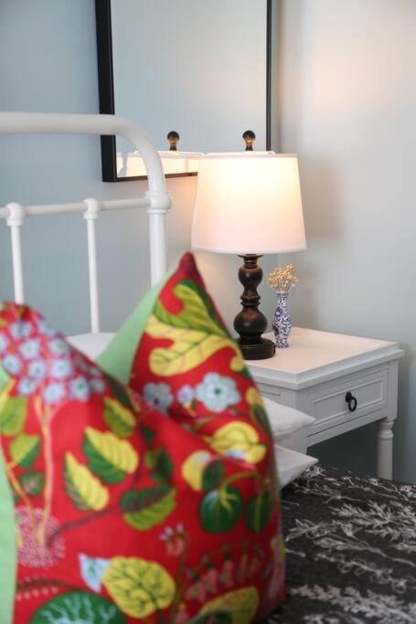 Cape Classic Design That Is Cozy, Elegant, And Inviting Hébergement de vacances